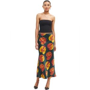 Reformation Layla silk skirt in daiquiri / size 6